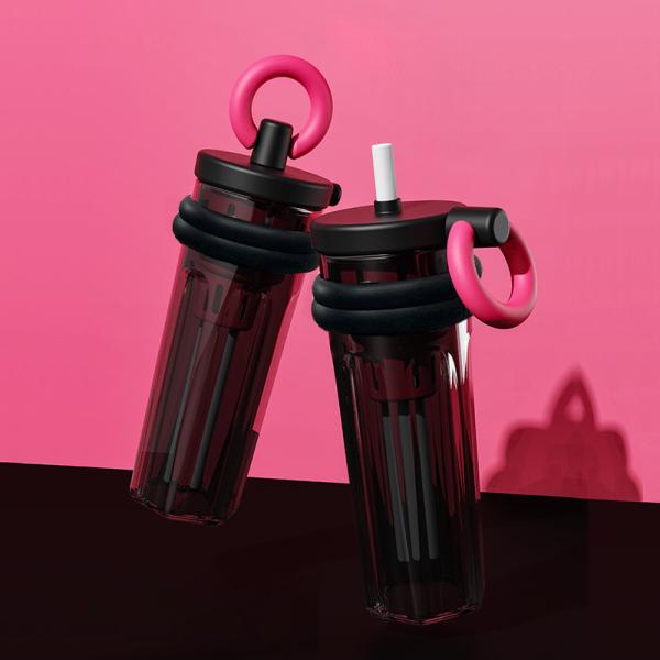700ml Large Capacity Plastic Water Bottle with Leak-proof Design and Reusable Straw