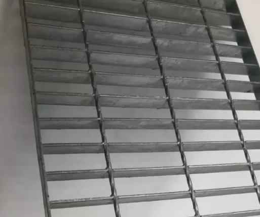 Hot Dipped Galvanized Steel Bar Grating Stair Tread for Heavy Load Bearing with Customizable Sizes
