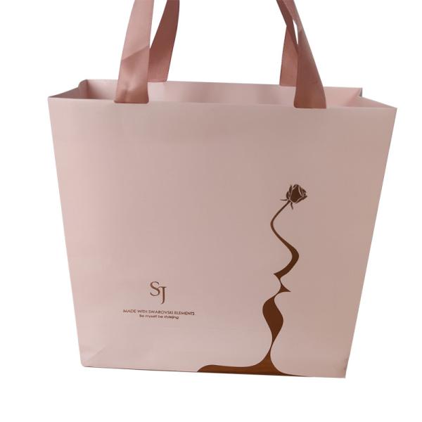 Luxo Logotipo personalizado Folha de ouro Impressão de papel Kraft Saco de embalagem de compras para sapatos Vestuário