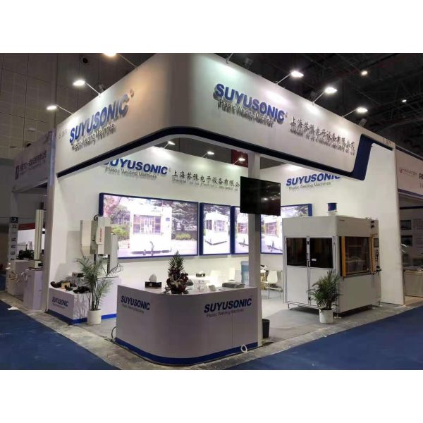 Machine de soudage à plat chaud à servo horizontal avec une capacité nominale de 6000 W, une tension de 380 V et un courant de 15 A pour le soudage en plastique