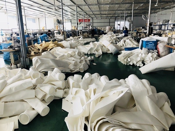 Antiacide de Custiomized, sachets filtre de collecteur de poussière de résistance à l'abrasion, sachet filtre de polyester d'usine sidérurgique