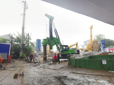 Forage rotatoire Rig Low Headroom Hydraulic de empilage de KR300ES 320KN/M