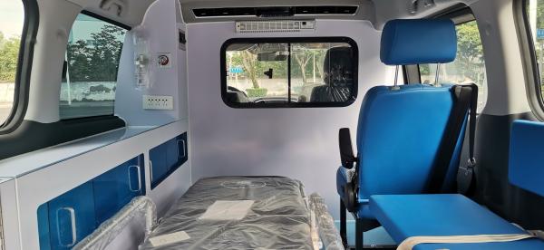 5.2m Medical Emergency Ambulance Gasoline 4×2 Rear Drive