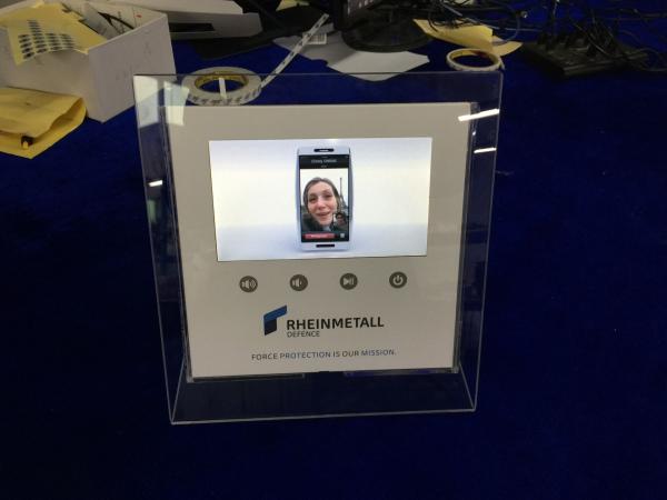 VIF Unique 7 Inch LCD Screen Acrylic Stand Display Brochure Video For Shows
