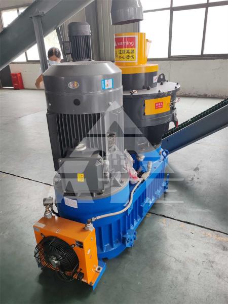 Wood Sawdust Briquetting Machine Recycling Sorting Biomass Briquette Press Machine