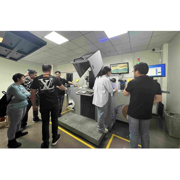 Machine d'impression numérique d'étiquettes de 430 mm avec une résolution de 1440*360 dpi et une vitesse de 10 m/min - 60 m/min