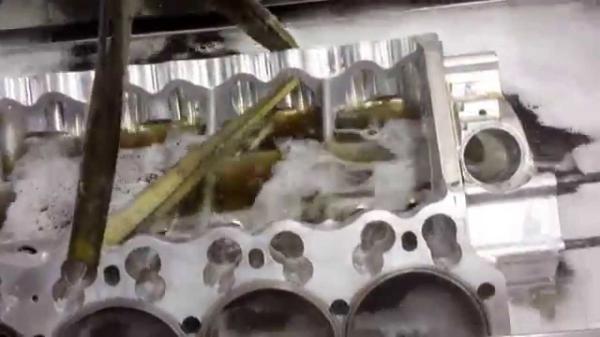 Valve Plates Industrial Ultrasonic Cleaning Machine To Remove Dust Fibers Contaminationg
