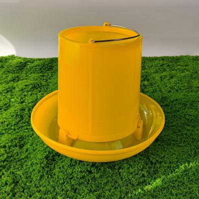 Round Red / Yellow Poultry Feed Bucket Modern 11L Storage Solution