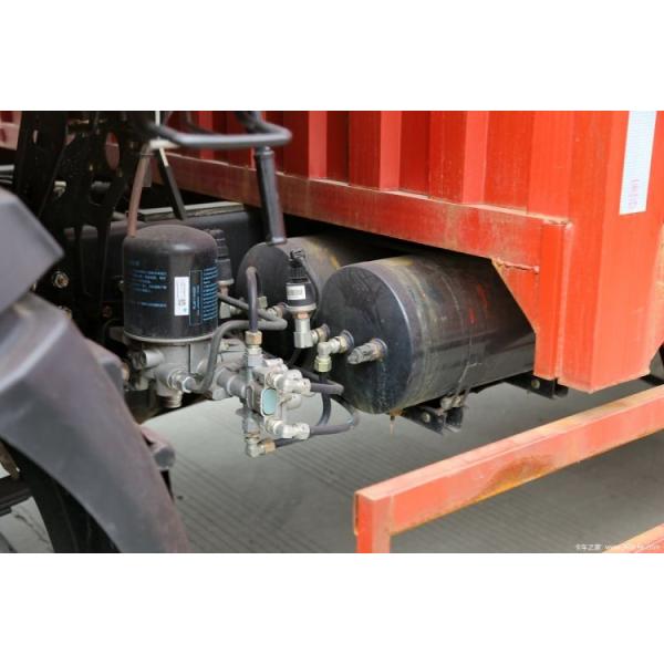 Sinotruk HOWO Commander 220HP 6.75m Van Cargo Truck with 300-400L Fuel Tank Capacity