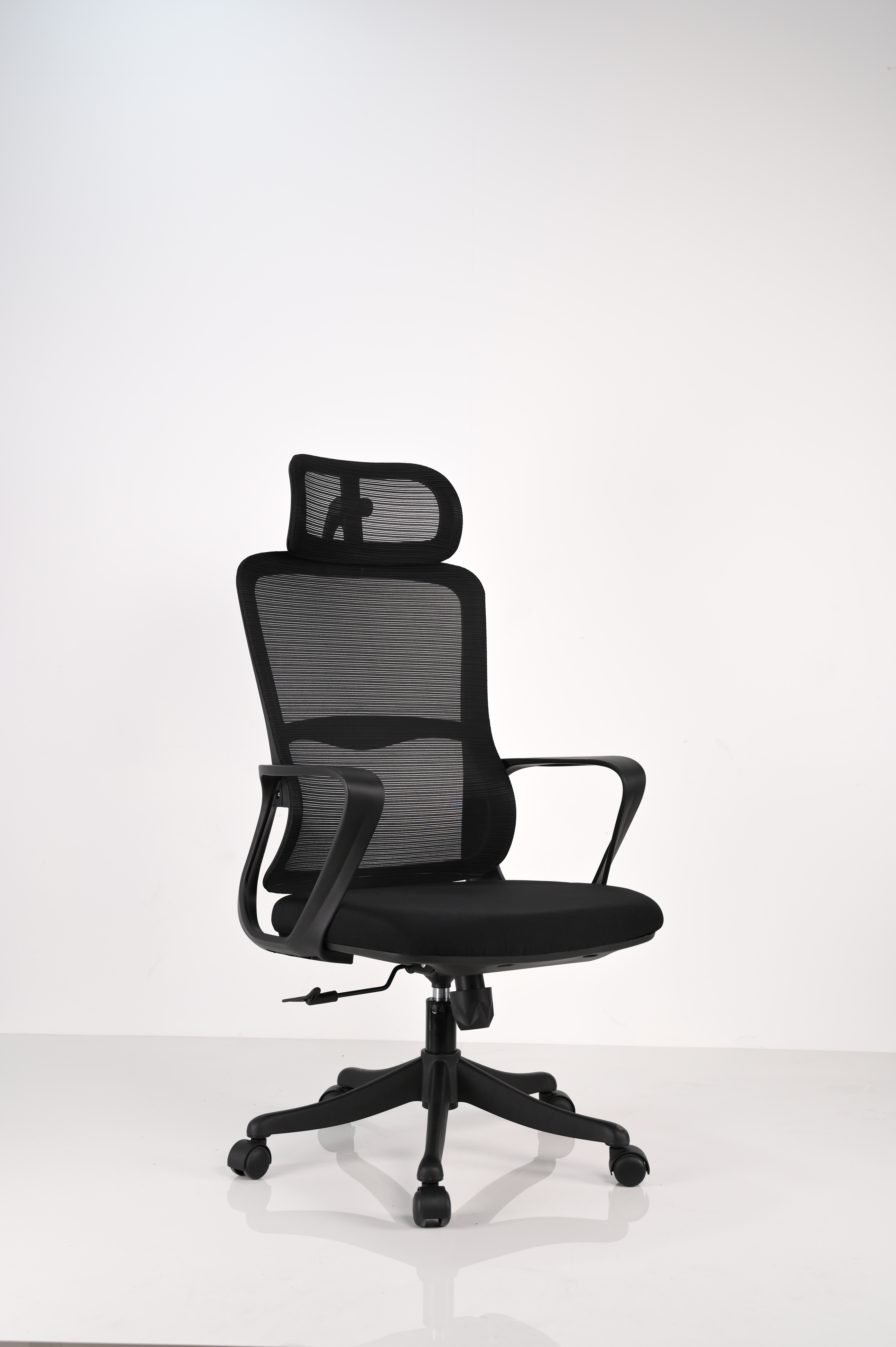 Ergonomic Swivel Chair  With PU Nylon Castors Multi Angle Head Support