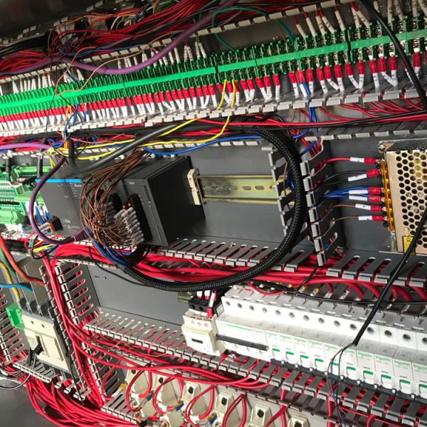 Máquina de sopro de garrafas de PET totalmente automática 3.8X2.7X2.85M para bebidas alimentares