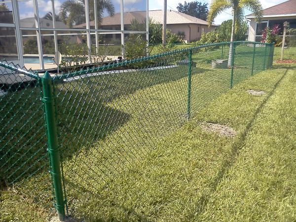 Dark Green Residential Chain Link Fence 5ft For Home Garden / Courtyard / Villa