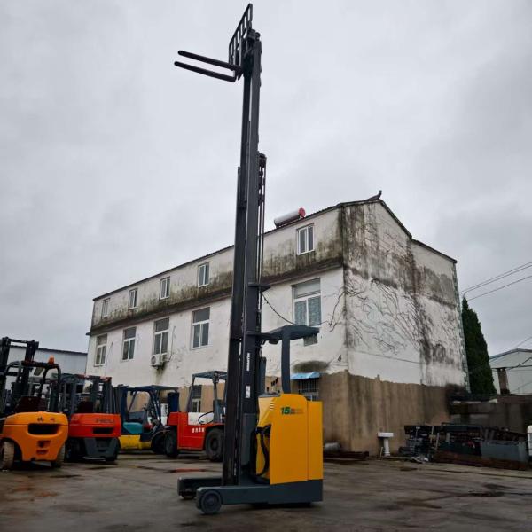 Used Ready-to-Work Komatsu Electric Reach Stacker- 6.5M Lifting Height 1.5 Ton Capacity for Smooth Logistics Center Operations