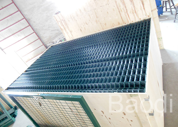Railway Vinyl Coated Wire Mesh Fence With Low Carbon Steel / Powder Spray Coating