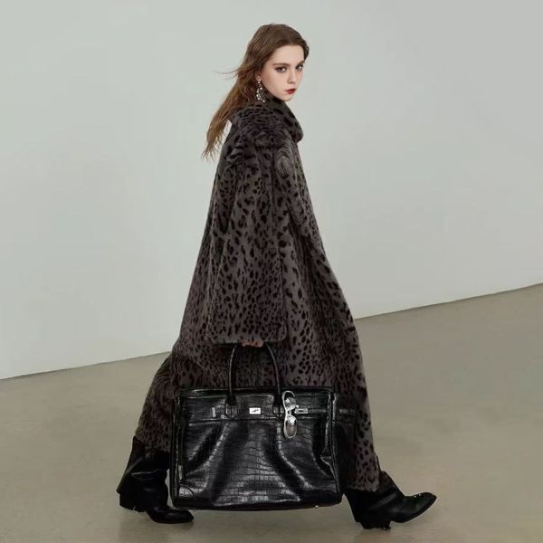 Customizable Colors High Abrasion Resistance Insulated Warmth Faux Fur Coat for Winter Fashion