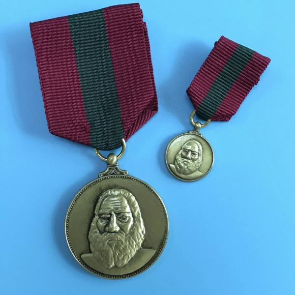 Factory price Medaille Award Medalha Medal 3D Manufacturer Antique brass Custom Pretty Medal Ribbon medallas