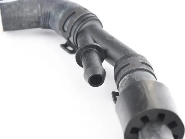 1J0122109AA Réservoir d'expansion de liquide de refroidissement tuyau de longue durée pièces détachées automobiles