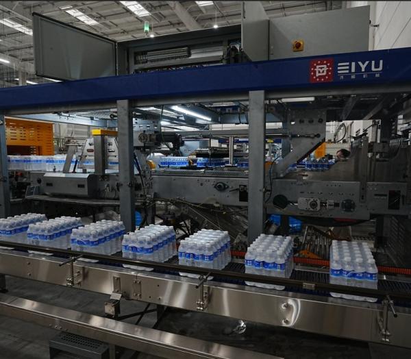 ボトル入り飲料水用多用途自動シュリンク包装機 低メンテナンス