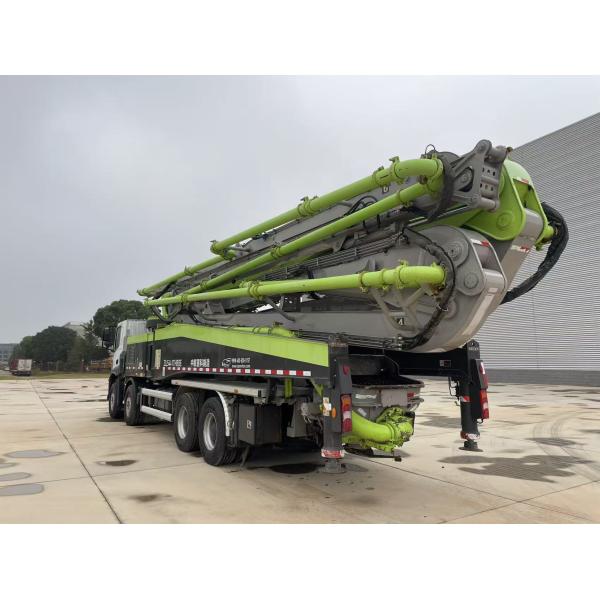 Camión bomba de hormigón Zoomlion 63m usado de 2021 con camión Mercedes Benz