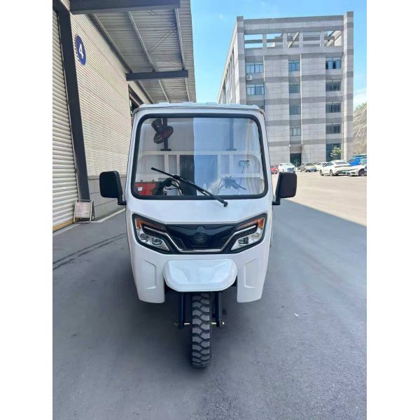 Gasoline Refrigerator Tricycle Three Wheeler 300cc Water Cooled Engine With DC Refrigeration Powered By 48V58Ah Battery And Full Floating Rear Axle For Street Vendors‌ Q3 Upgraded