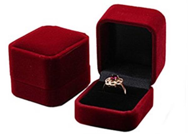 Hard Plastic Ring Jewelry Box Flannelette Velvet Covered Screen Printing 54 * 58 * 43mm