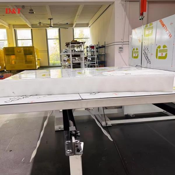 DTLQ-4L Machine de découpe verticale pour EVA et coton perlé avec assistance à l'installation