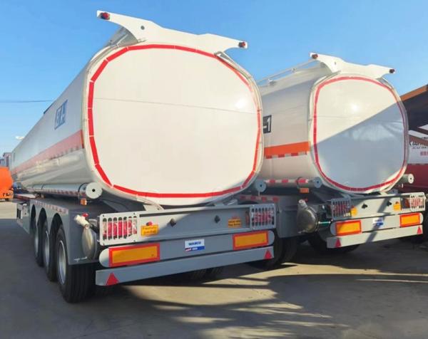 Ordinary Liquid Transportation Semi Trailer Refueling Trucks Large Oil Tank Trucks Liquefied Natural Gas Transportation