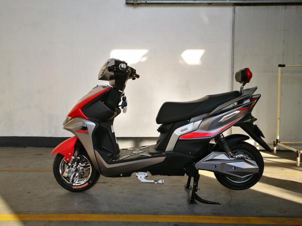 72v 2 Wheeled Cool Electric Bicycle Scooter 65km Drive Distance For Adults