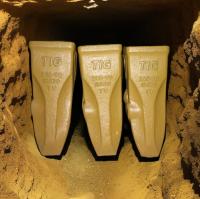 Norme de KOMATSU PC200 de dents de seau de marque de CHAT et dents de seau de roche 205-70-19570 /205-70-19570RC pour KOMATSU PC200