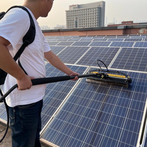 Indústria de energia Dual escova fotovoltaica de limpeza de rolos com conjunto de postes telescópicos de 5,5 M