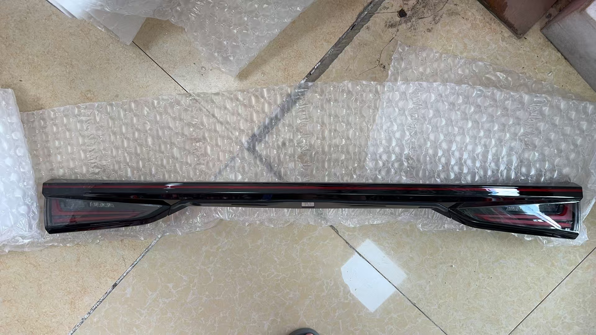 Genuine Used 2025 Lexus ES300 / ES300h Rear Tail Light Assembly Set of 3 (Left + Right + Full-Width Center Light Bar)