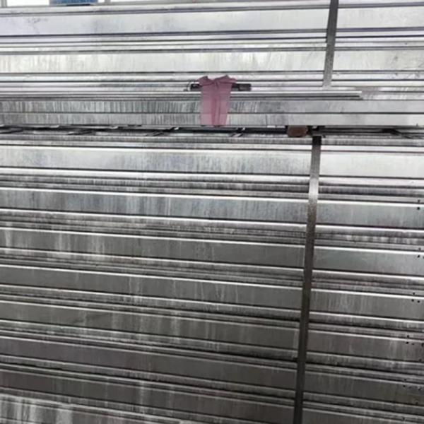 Plateau de câbles galvanisés à chaud 50 mm-1000 mm monté sur le mur / le sol pour une installation facile et rapide