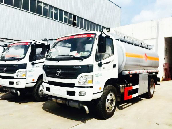 FOTON 8000L Road Liquid Tank Truck For Petroleum Oil Transport With PTO Oil Pump
