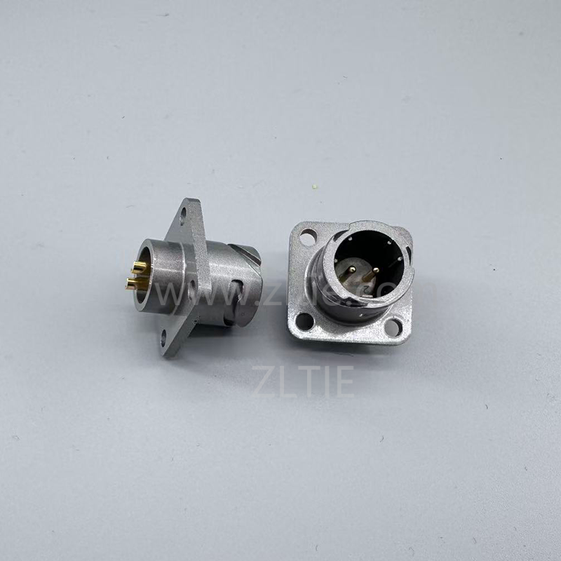 FQ14 Series 2-Pin Square Flange Male Socket