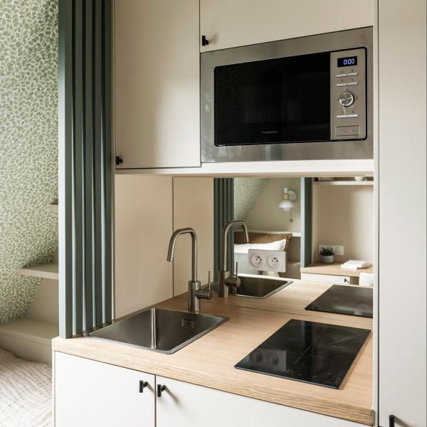 Fábrica mayorista Hotel Diseño de cocina pequeña Mini cocina moderna Conjunto de cocina de melamina