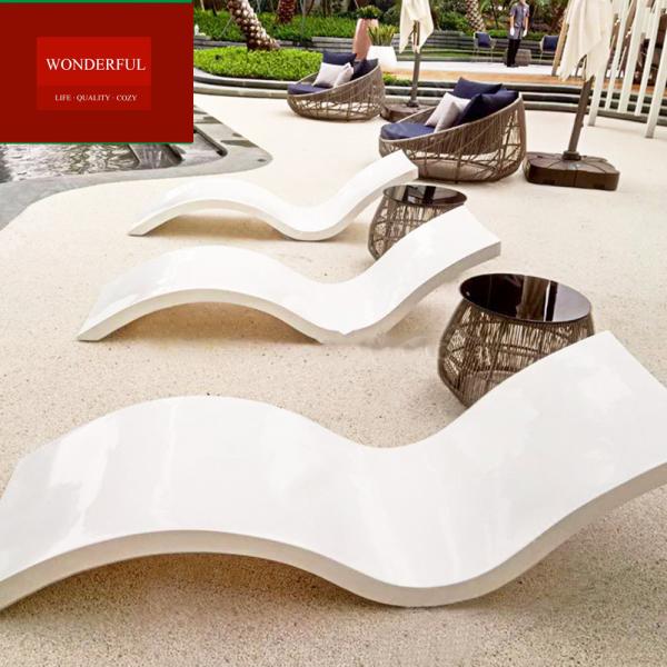 Outdoor Furniture Luxury White Fiberglass Poolside Sun Lounger for In-Pool Relaxation