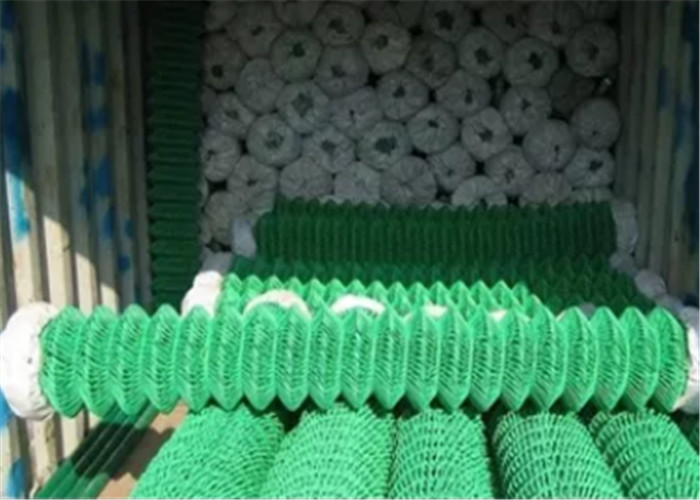 Зеленое покрытое звено цепи Pvc ограждая сетку диаманта отверстия 60x60mm