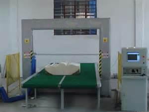 Espuma/cortador de oscilação da lâmina com Plat a tabela de trabalho 8.5KW para a espuma flexível