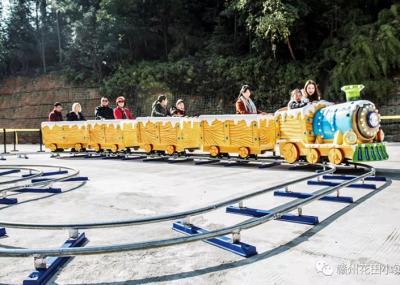 2KW Power Train Amusement Ride 1 Train Head 3 Carriages Thick Material