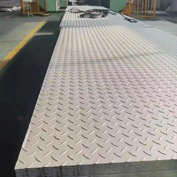 ASTM 316 Embossed Stainless Steel Sheets Anti Skidding 1400 * 6000mm Size 0.65mm 0.75mm Thickness 2B Toilet Building