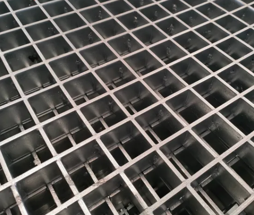 Heavy-Duty Plug-in Steel Grating with Hot-Dip Galvanized Surface for Industrial and Commercial Use