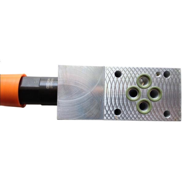 Válvula Solenoide Rexroth ZDRK6VP5-11 50YMV Para Pequeno Tamanho Aço de Cor Prateada Alto Desempenho Alta Qualidade