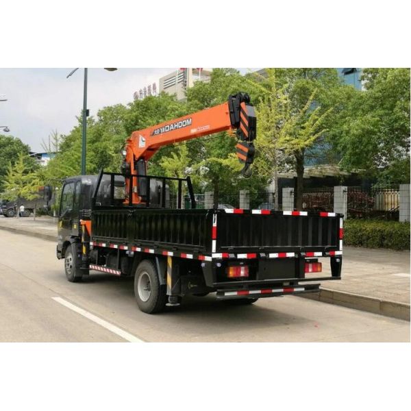 HOWO Crane Truck with Tipper 8 Ton Crane Trucks Mounted