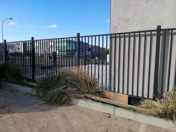 Powder Coated Tubular Aluminum Fence 1.8m Height