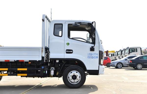Dongfeng 150 chevaux 3,8 mètres rangée de planche à demi-barbe camion léger de carrosserie étroite camion de marchandises camion de l'UE de la norme 2 à 6