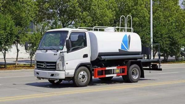 Water Sprinkler Truck Plant 's Latest Diesel Fuel Type Water Tanker Truck with Remote Water Gun