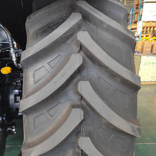 220HP Agriculture Machine Tractor 4WD Big Size 12 Gear Shifts