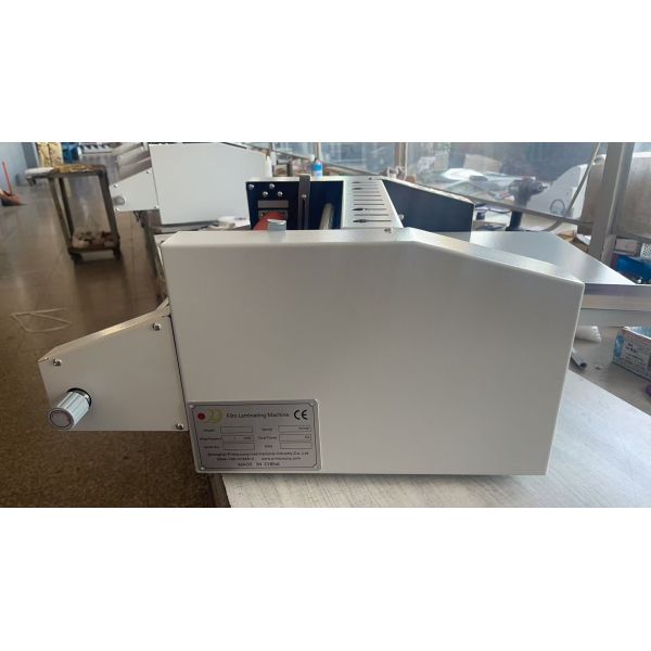 RD-V370FS Intelligent Computerized Paper Film Laminating Machine with Motor 110V/220V 1-3m/min 340mm Max Width