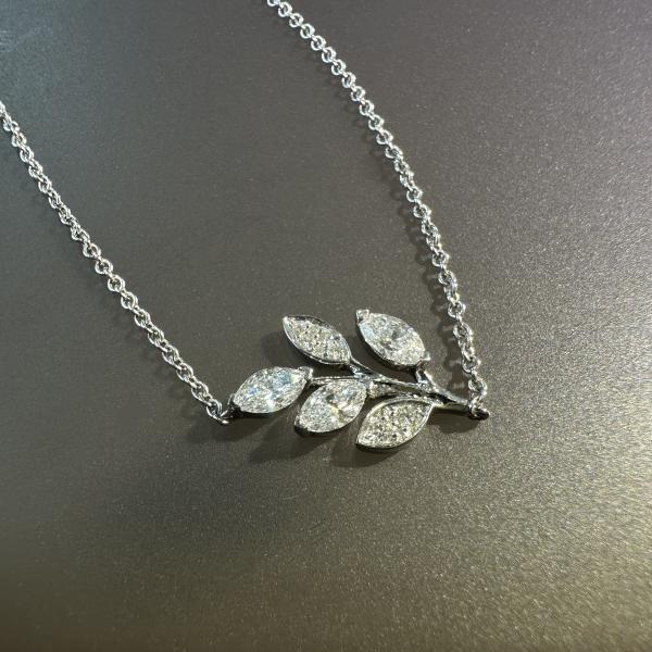 Handmade Luxury 18K Gold Leaf Pendant Necklace New Design Fashion Jewelry Women Customized Diamond Necklaces Anniversary Wedding