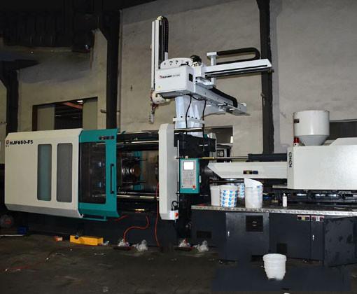 linha de produção transparente do molde plástico barato da pintura do fabricante da máquina da modelação por injeção do molde da cubeta do espanador em ningbo